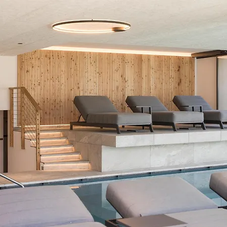 Aqualis Aparthotel 4*