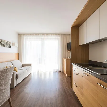 Aparthotel Aqualis 4*